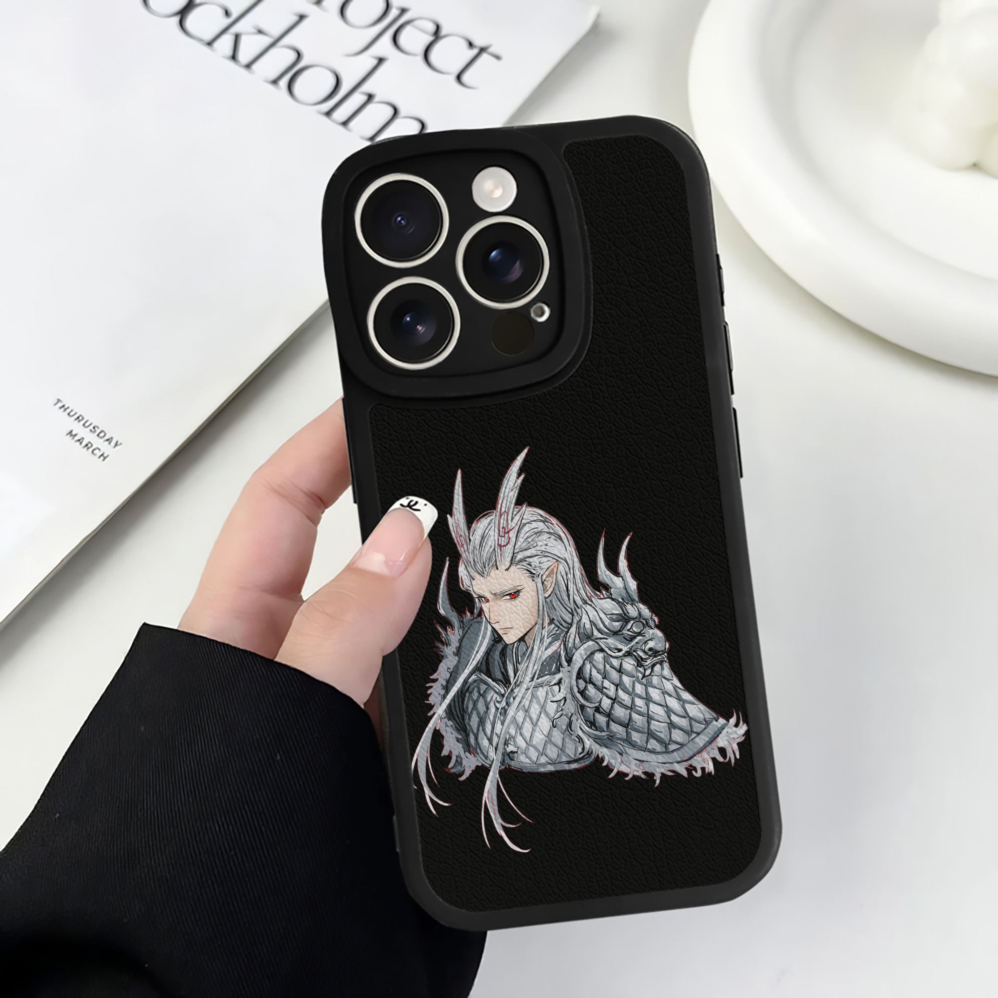 （画像用） Ne Zha 2 ナタ 魔童の大暴れ 【iPhone 16シリーズ対応】シリコンスマホケース（レザー調） 材質：シリコン